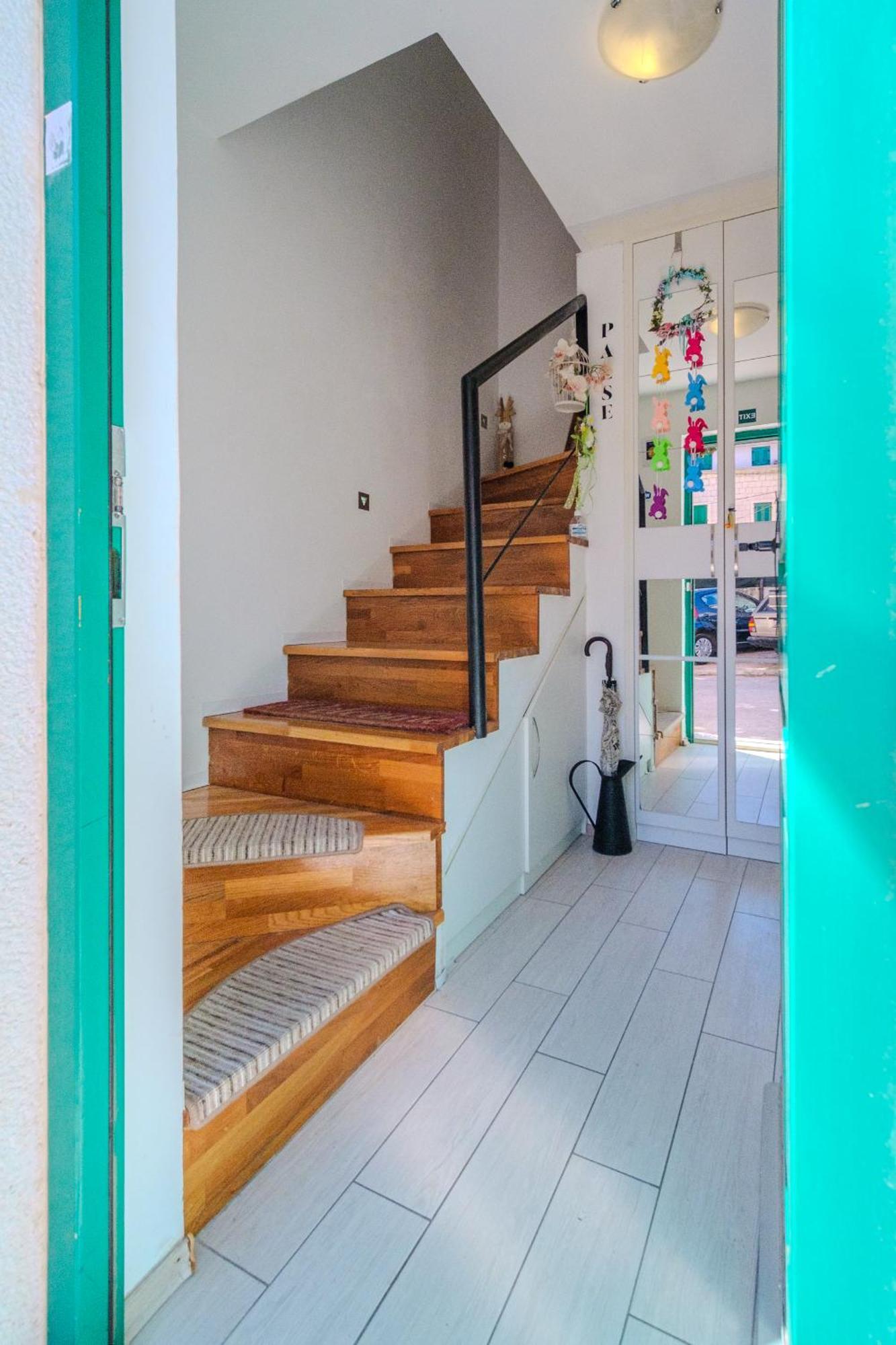 Central Split Rooms And Apartments Paese Екстер'єр фото