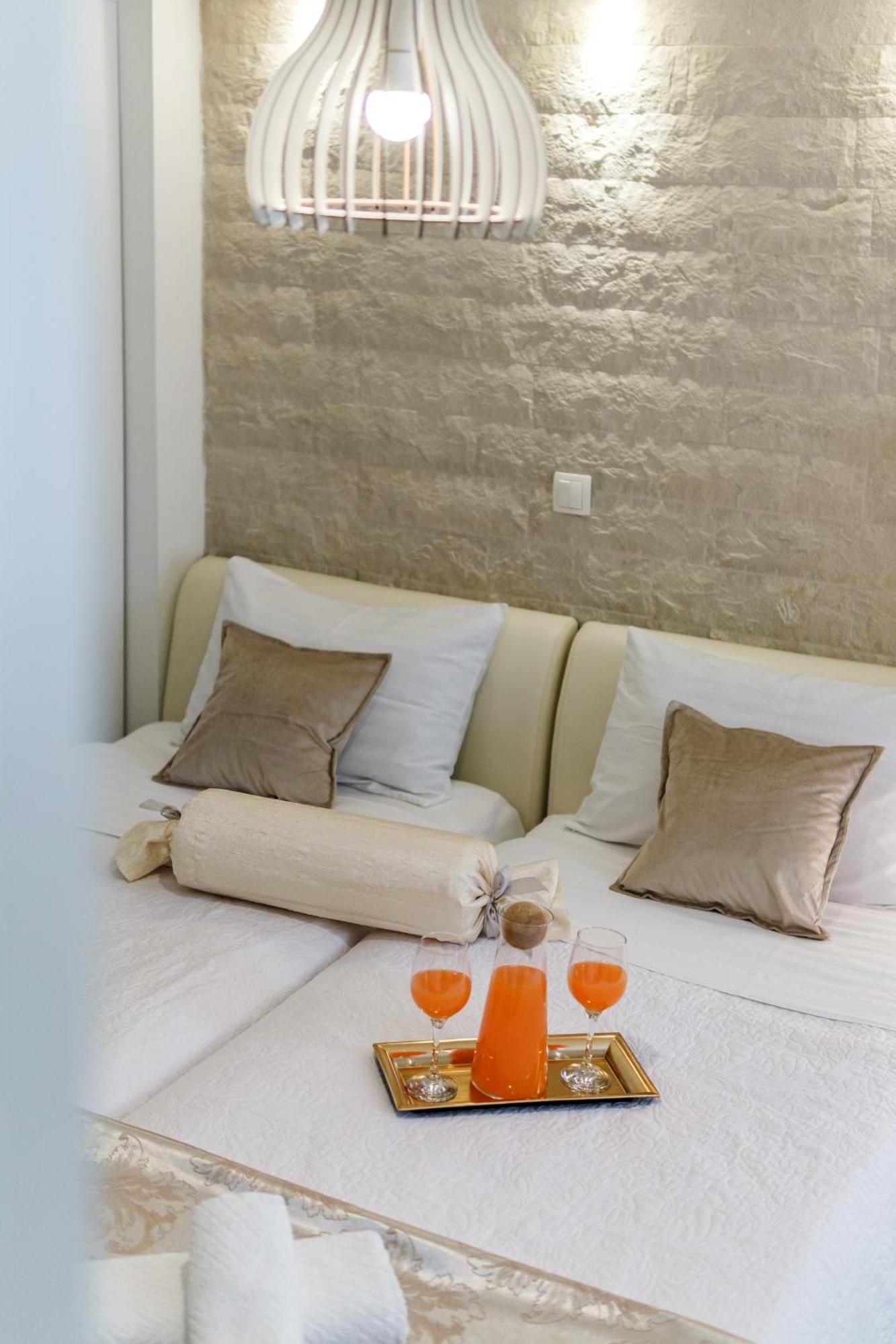 Central Split Rooms And Apartments Paese Екстер'єр фото