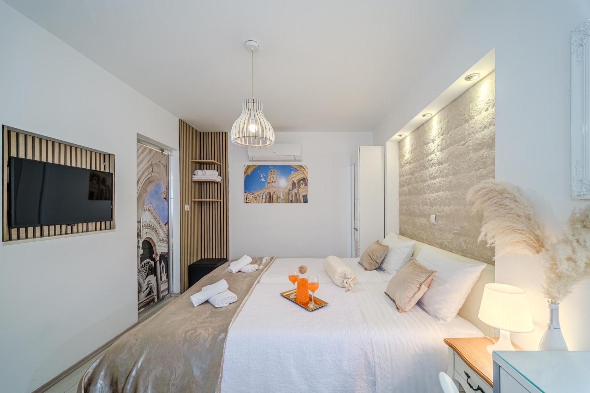 Central Split Rooms And Apartments Paese Екстер'єр фото
