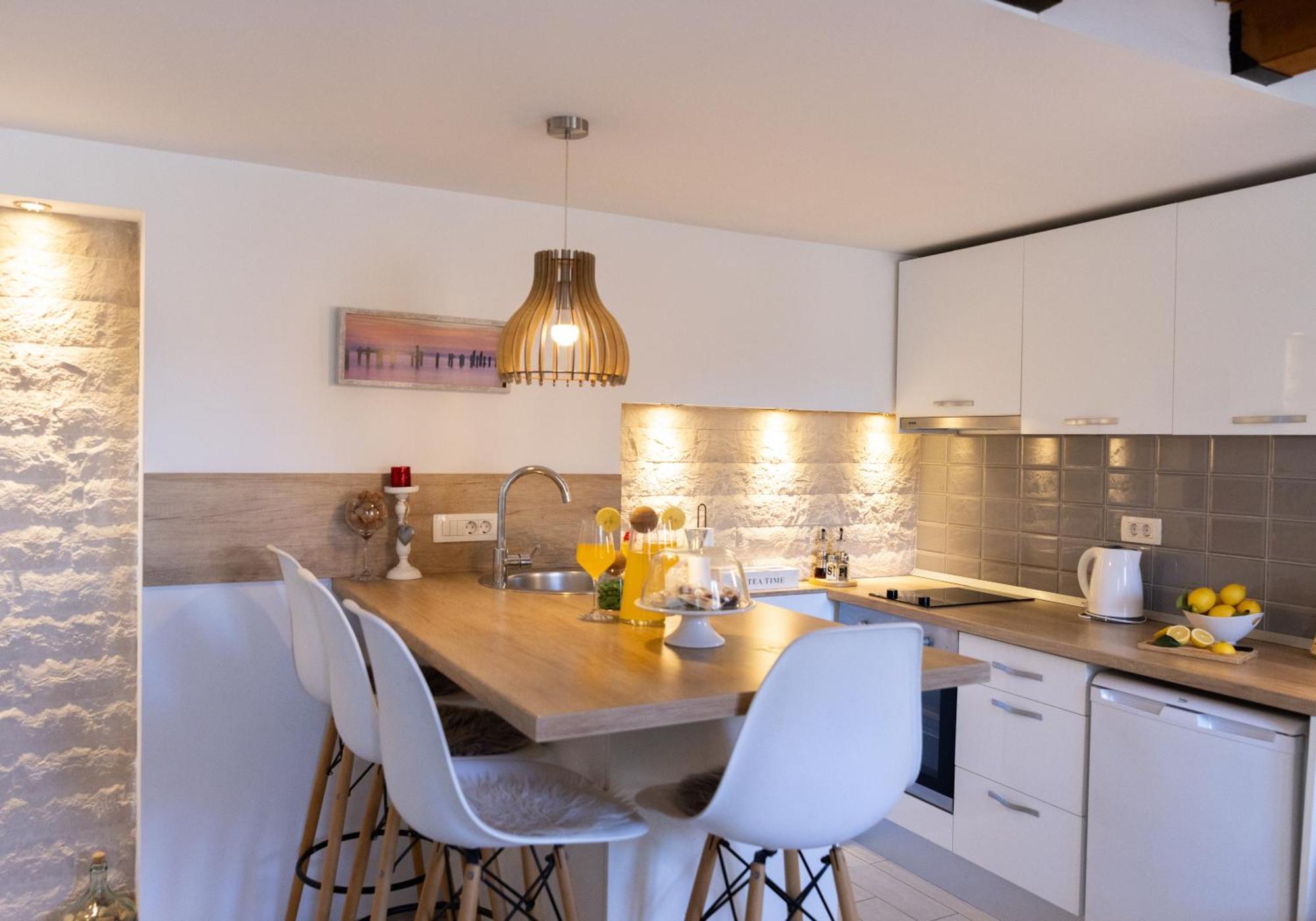 Central Split Rooms And Apartments Paese Екстер'єр фото