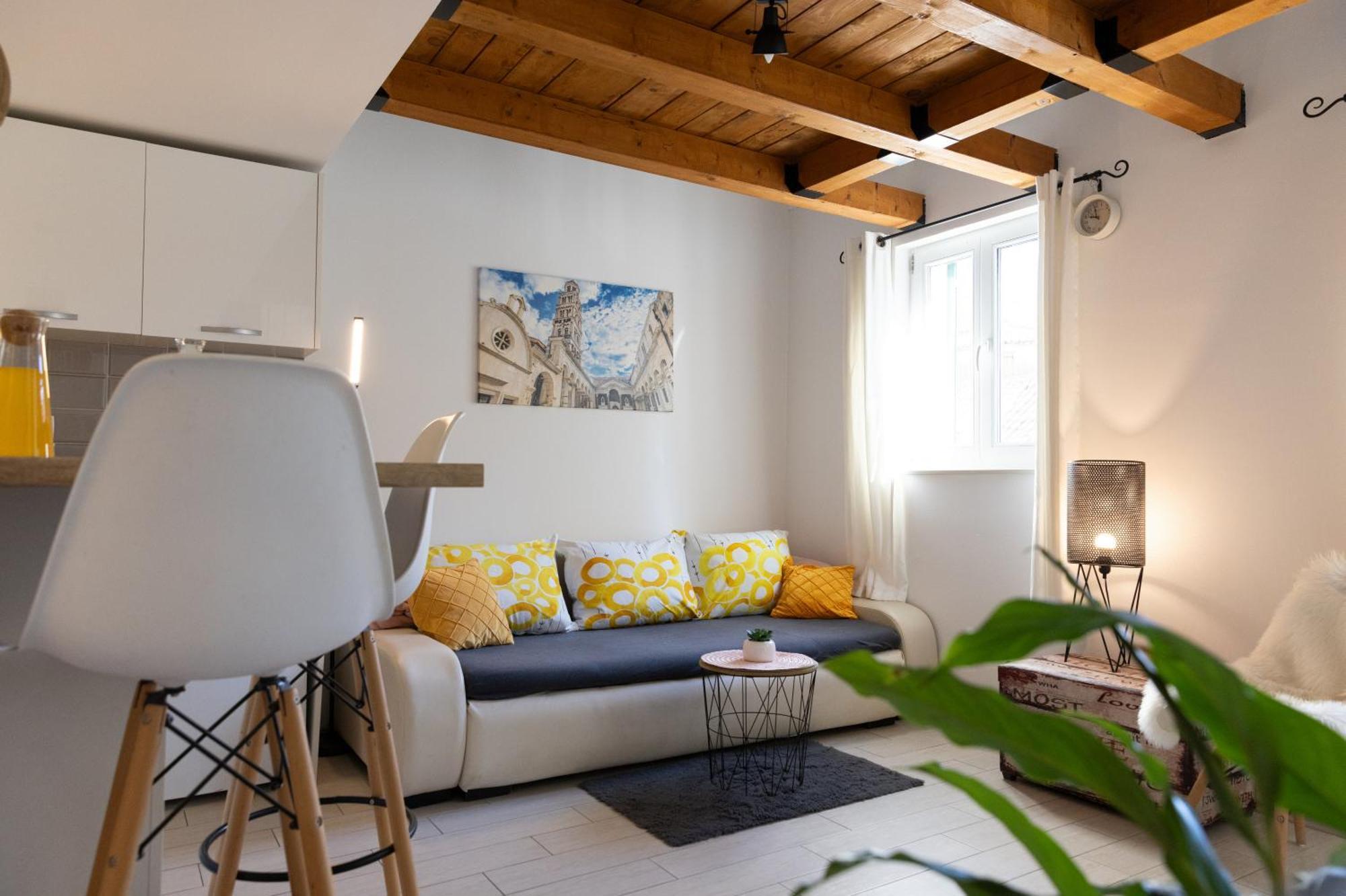 Central Split Rooms And Apartments Paese Екстер'єр фото