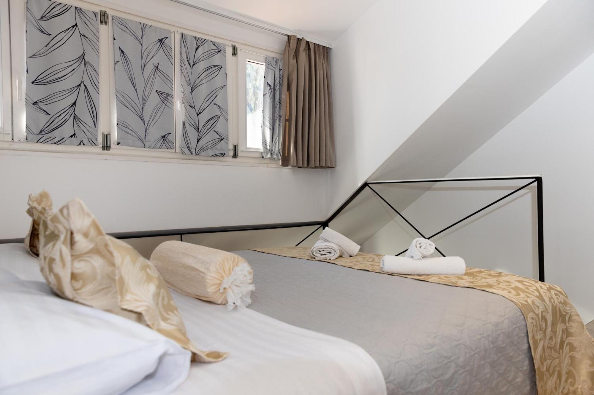 Central Split Rooms And Apartments Paese Екстер'єр фото