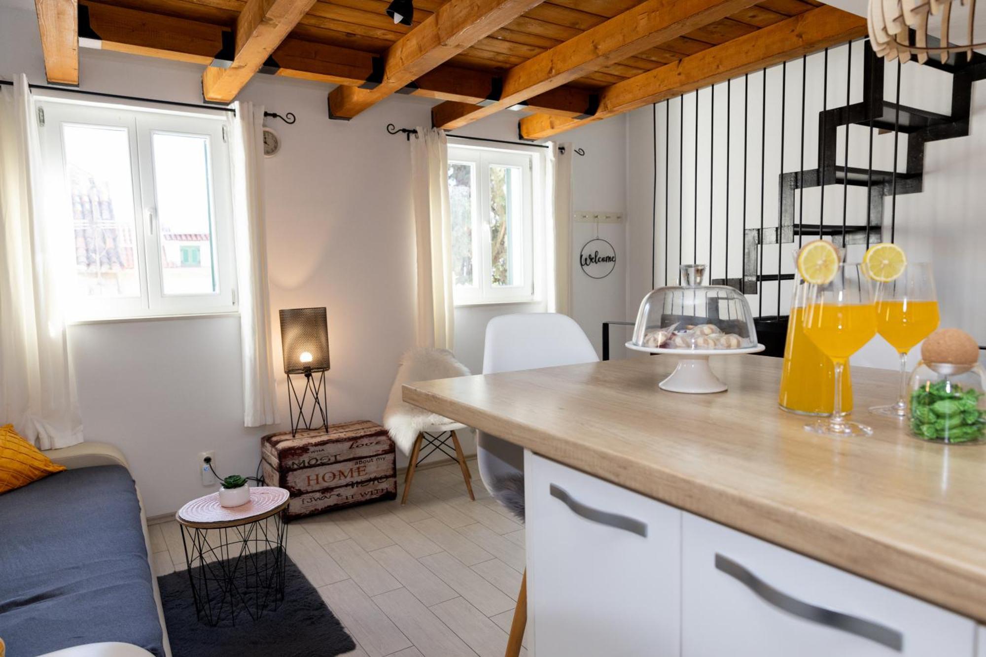 Central Split Rooms And Apartments Paese Екстер'єр фото