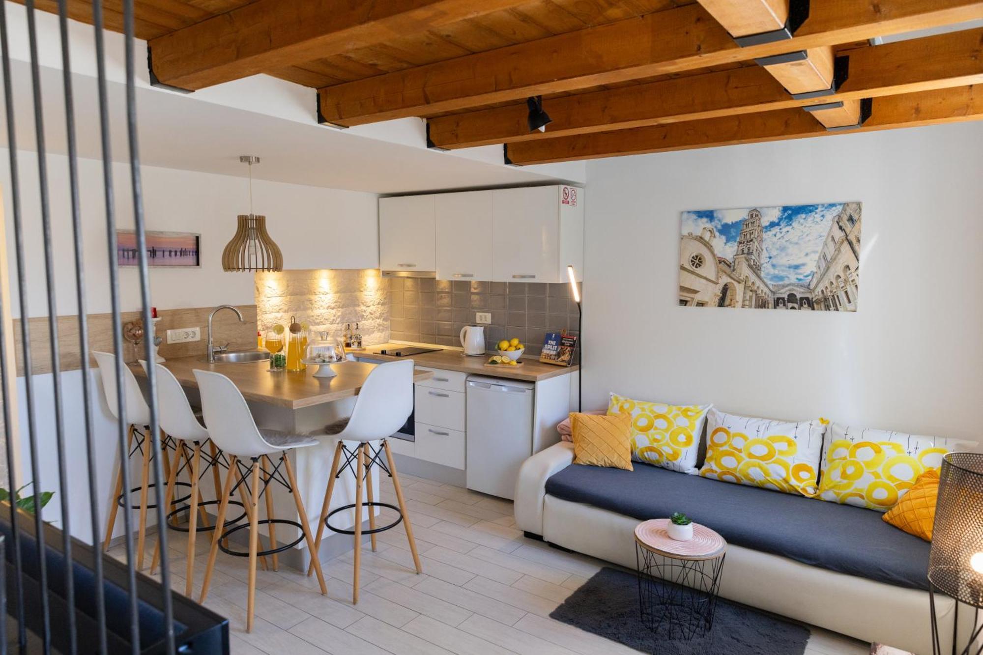Central Split Rooms And Apartments Paese Екстер'єр фото