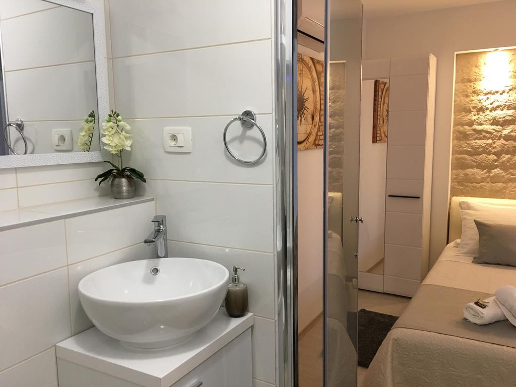 Central Split Rooms And Apartments Paese Екстер'єр фото
