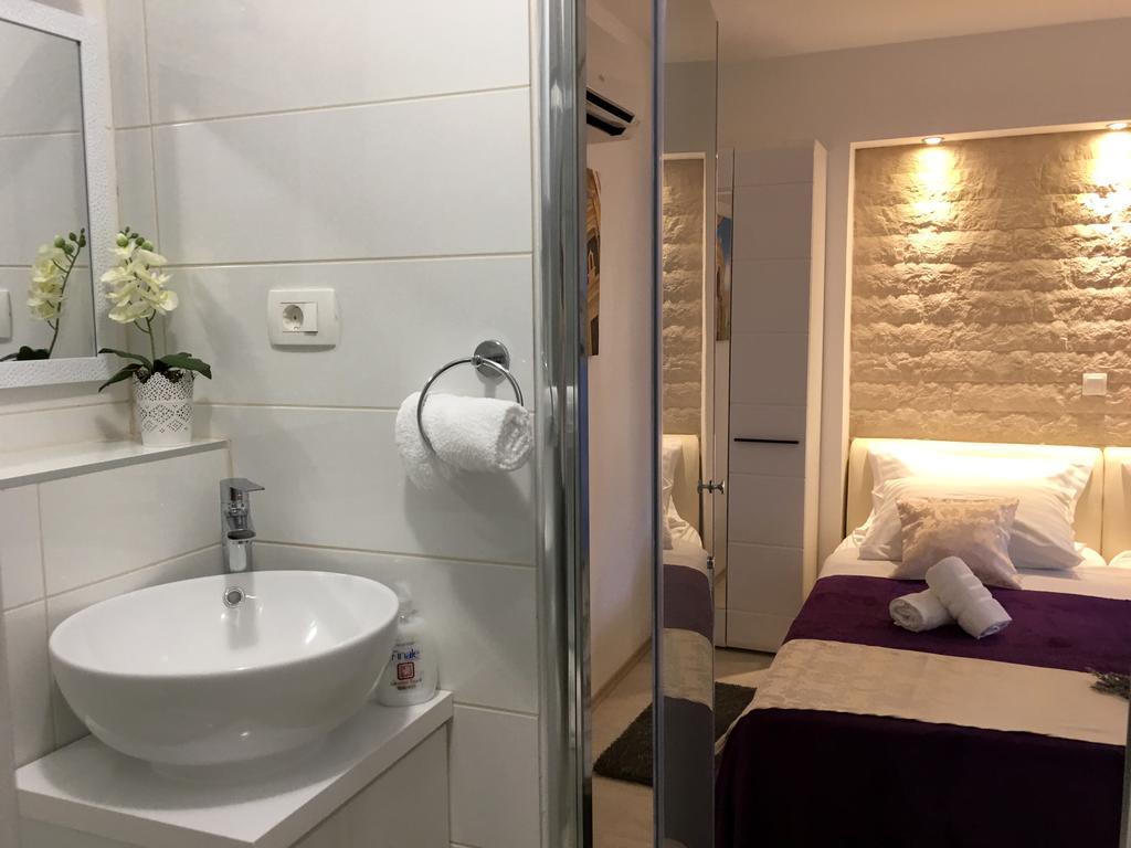 Central Split Rooms And Apartments Paese Екстер'єр фото